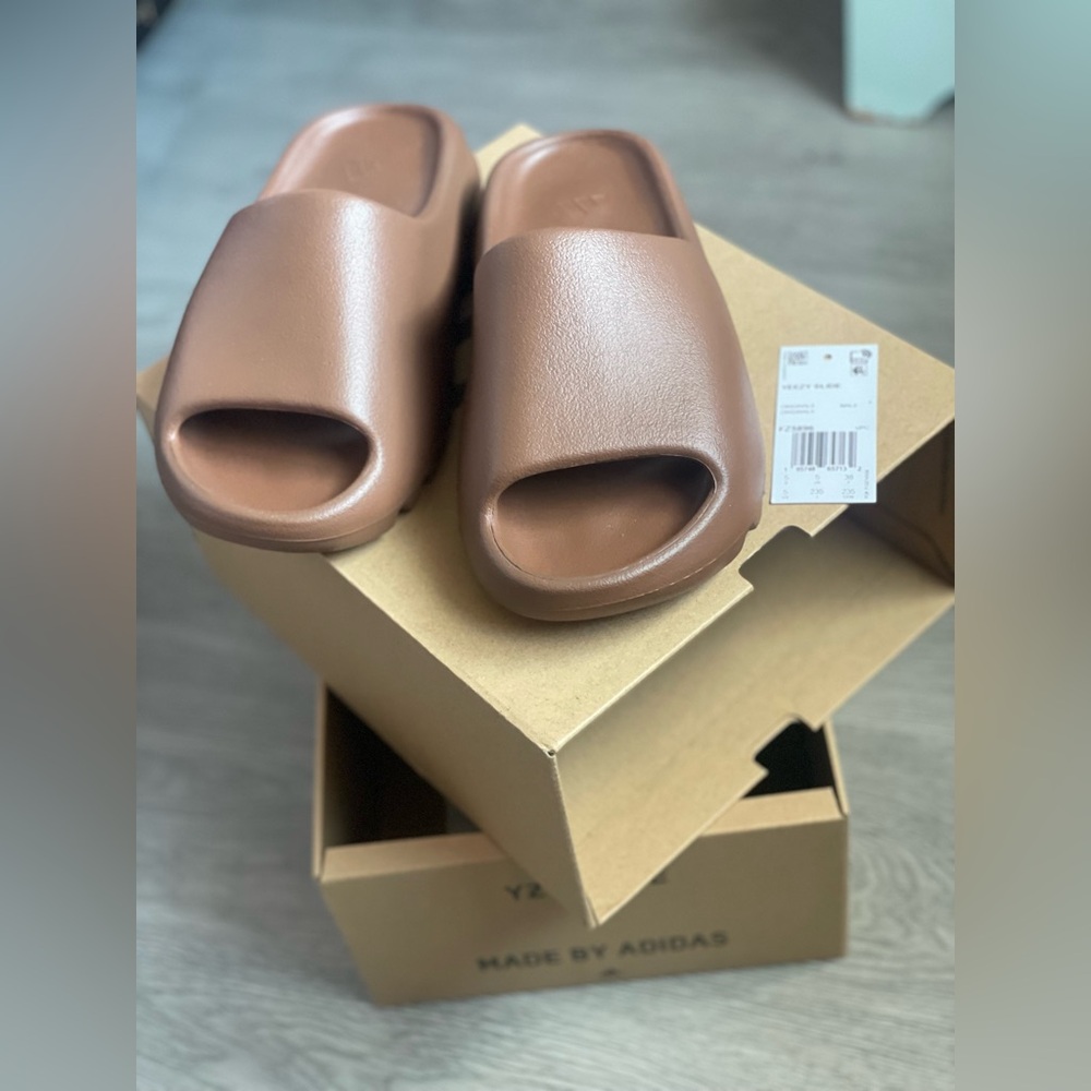 Yeezy Slides (Flax) NWT